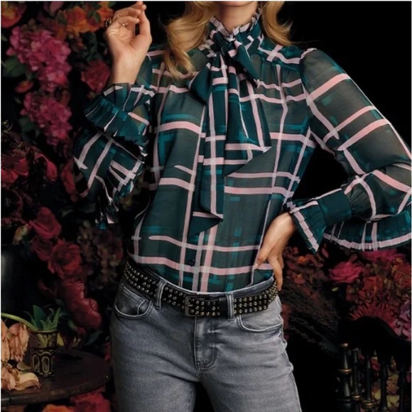 CAbi style 3948 Cake Ruffle Blouse Size Medium - Picture 3 of 14